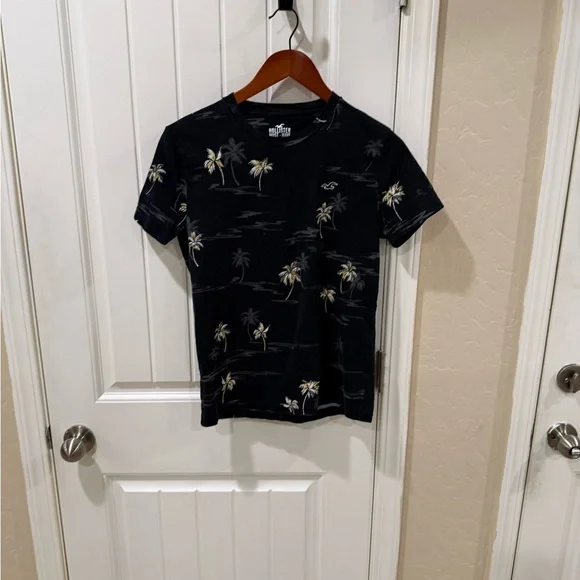 Hollister Must-Have Palm Tree Print T-Shirt XS Black Tropical 100% Cotton - Picture 1 of 6